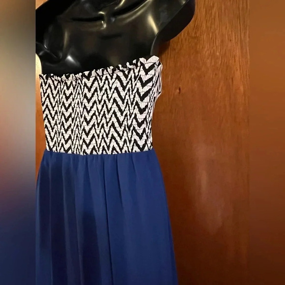 Sweet Storm Chevron Maxi Dress Small Strapless Blue Flowy 47β - Picture 15 of 16